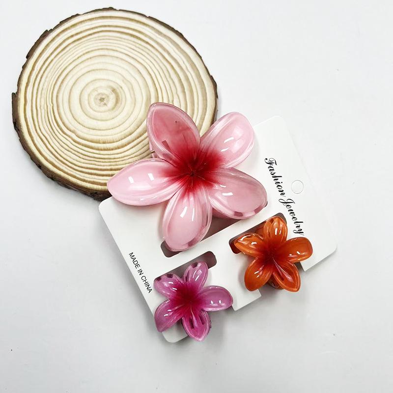 Sada skřipců do vlasů s frangipani: Květinové vlasové doplňky s imitací mramoru pro módní svátky