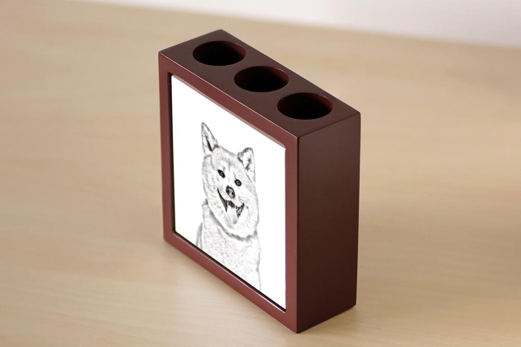 Akita, Akita Inu - Stiftehalter mit Hund, Schreibtischorganizer mit Aufdruck, personalisierte Schreibtischdekoration von der Marke Art-Dog.