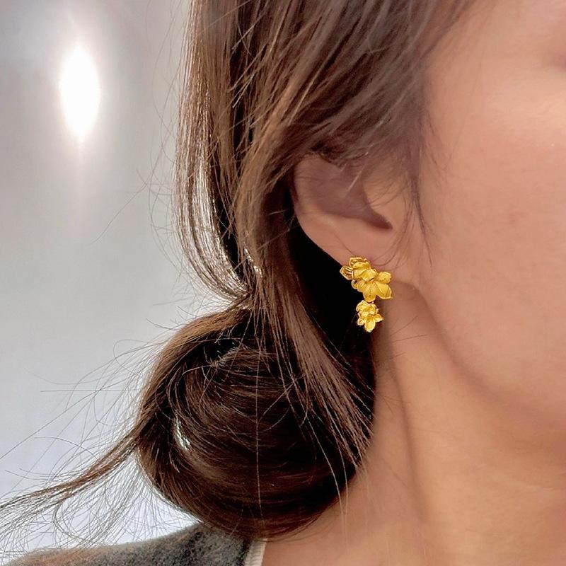 Retro Palace Style Brushed Luster Flower Earrings for Women Light Luxury Charm Fashion Earings Stud Wedding Gifts