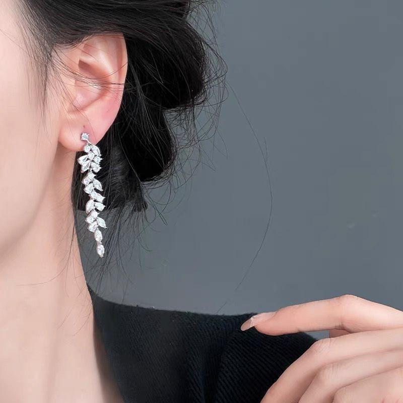 [Exotic Style] High-end Niche Pink Diamond Skirt Earrings Vacation Style Earrings Women's Exquisite Stud Earrings