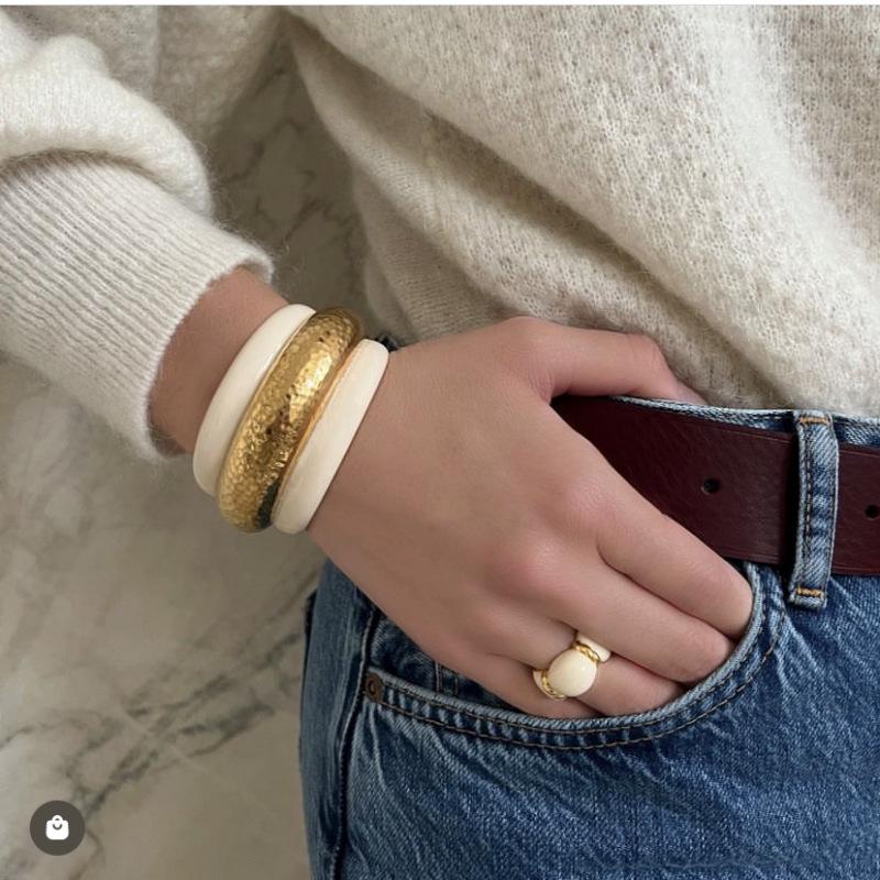Mao Xiaotong Französisches Design Emaille-Ring & Aurelie Bidermann Schwarz/Weiß Breites Armband