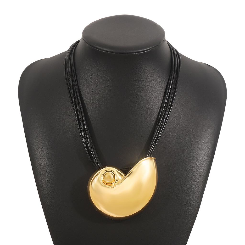 Tooxika Glossy Conch Pendant Necklace Trendy Exaggerated Geometric Waxed Wire Ocean Style Necklace