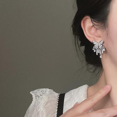 Exquisite Quasten-Ohrringe mit vollen Diamanten: Stilvolles Luxusdesign für Frauen