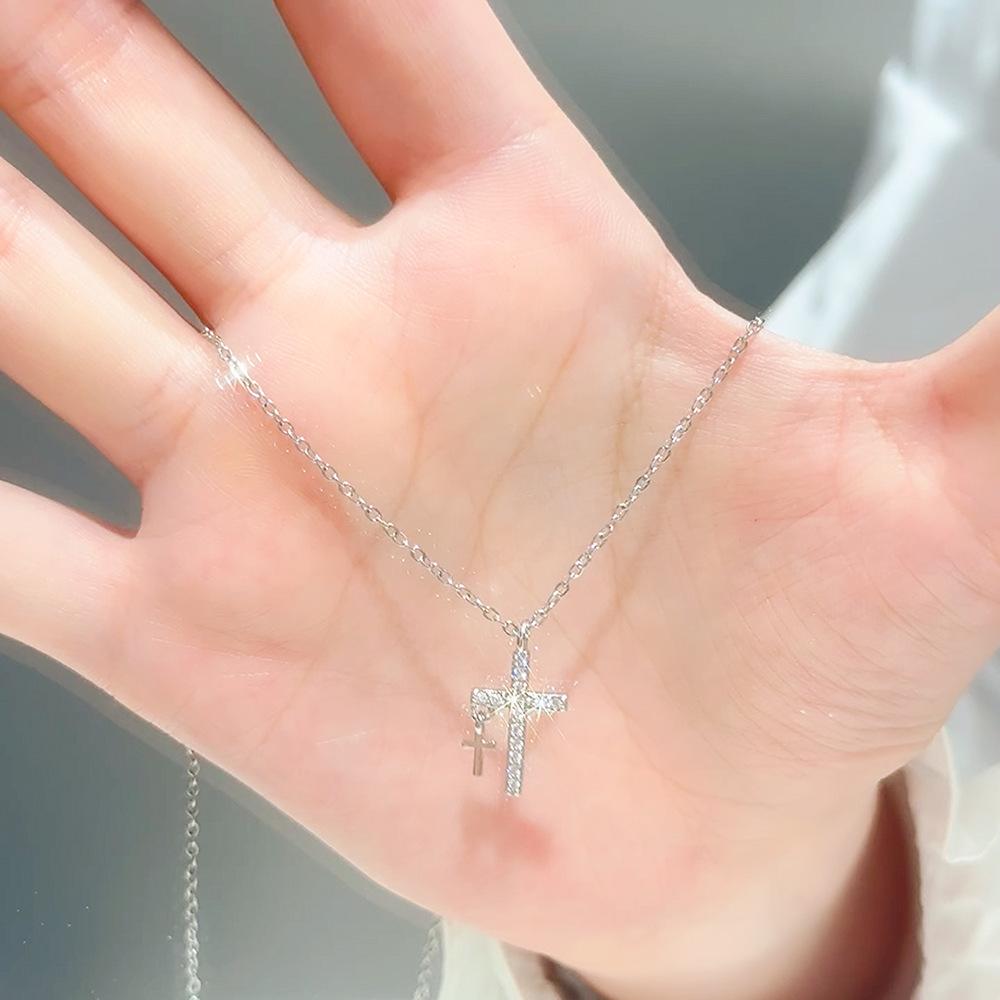 

Ожерелье с крестом из циркония для женщин, легкое, роскошное, изысканное, для пожилых людей, простая цепочка на ключицу
