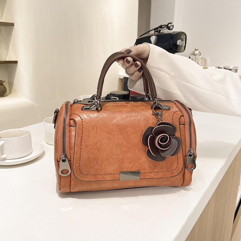 Spring and summer new trendy retro temperament handbag large capacity foreign style versatile Boston bag light luxury European and American style wo