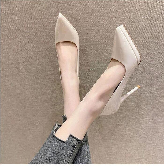

Pointed temperament waterproof table stiletto high heels 2025 new nude 11cm Internet celebrity sexy patent leather single shoes women 40