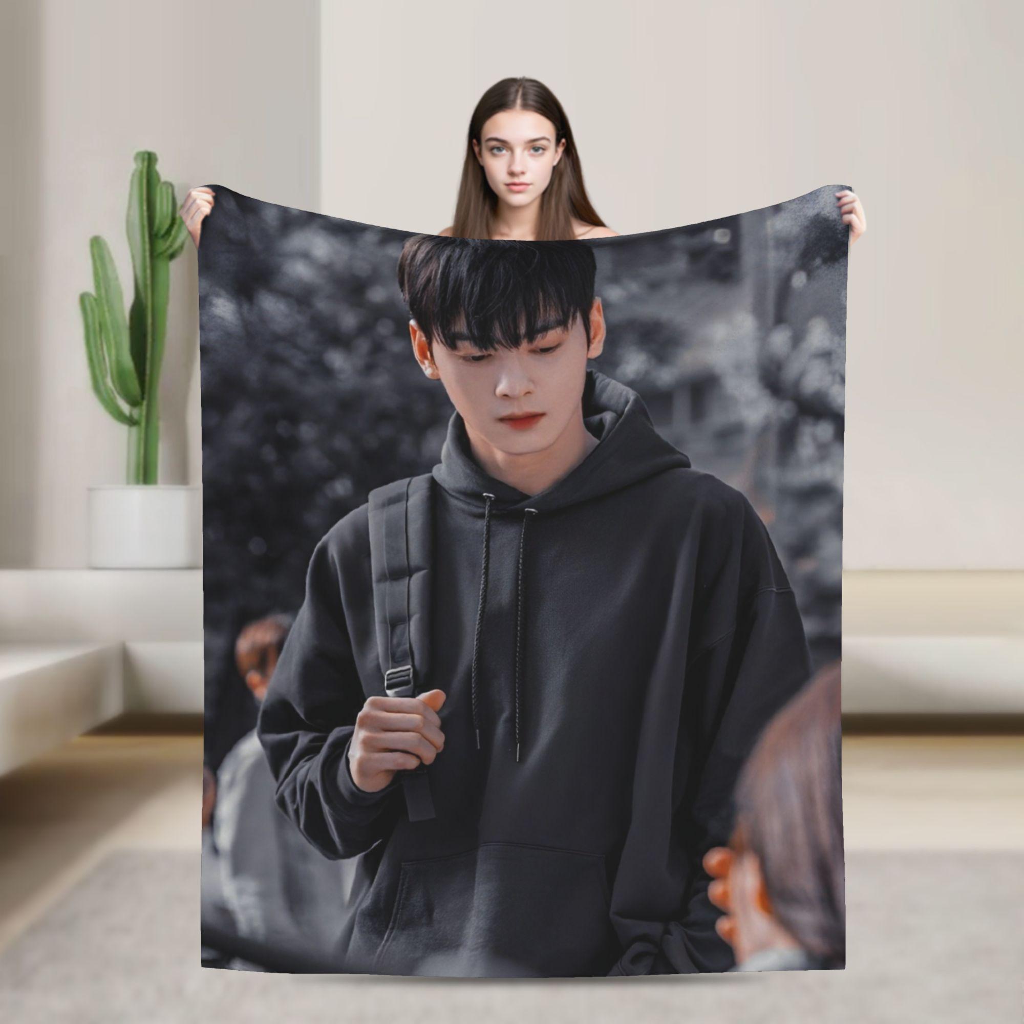 True Beauty Series Hwang in Youp Cha EunWoo Fleece Blanket Customized Throw Blanket for Bed Sofa Couch 125*100cm Bedspread 75X95CM