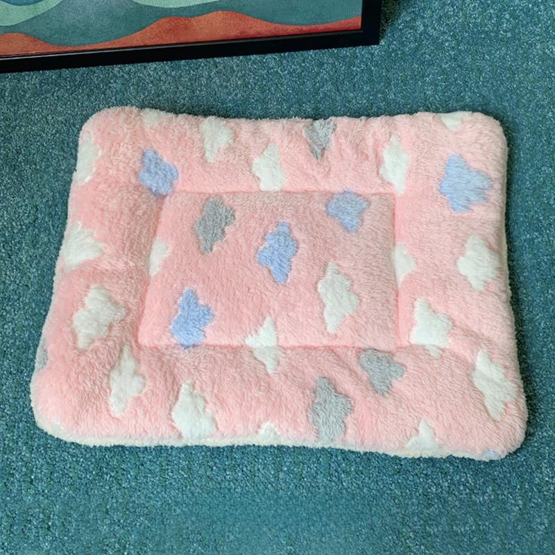 Warm Flannel Pet Mat for Dogs Cats Soft Fleece Blanket Pad Cozy Sleeping Bed Puppies Kittens Puppy Kitten Cushion Pet Accessorie