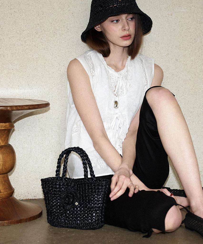 Slowslowly Camellia Handmade Crochet Raffia Mini Tote Bag _ Black