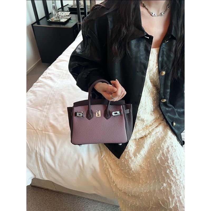 Geantă de platină din piele de vacă pentru primul strat Geantă mov de ultimă generație pentru femei 2025, mini geantă de mână blocată de culoare nouă, geantă pentru navetă