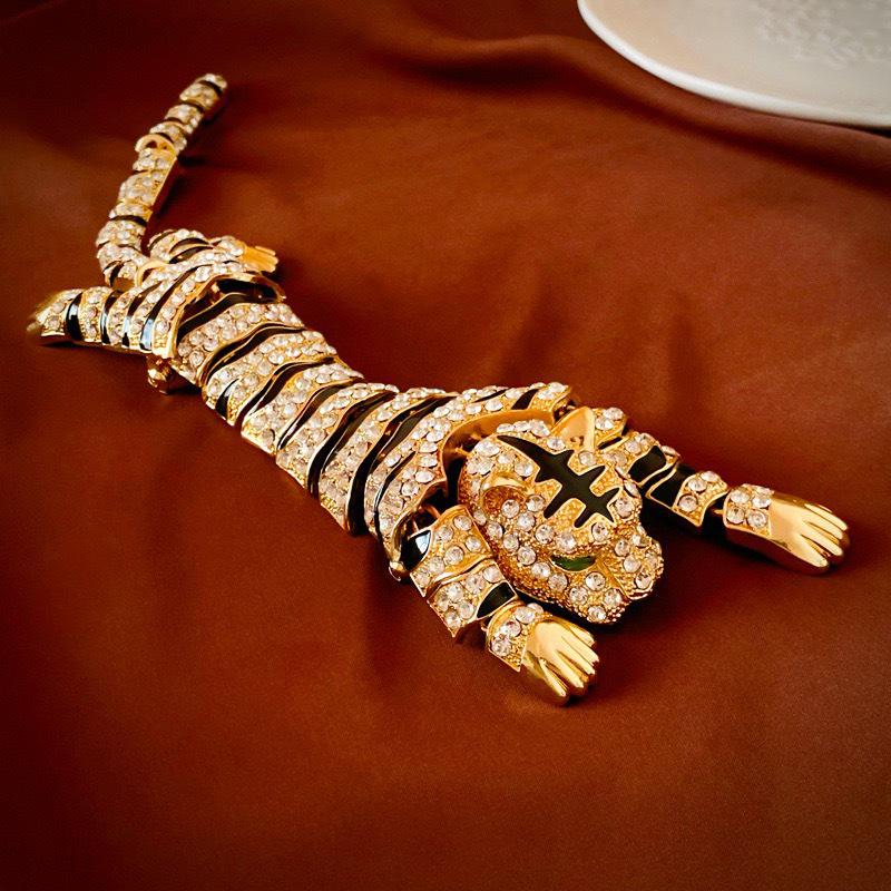 

Вінтажна брошка Тигр з цинкового сплаву з інкрустацією стразами та повним діамантовим паве - Модні ювелірні вироби у стилі легкої розкоші.