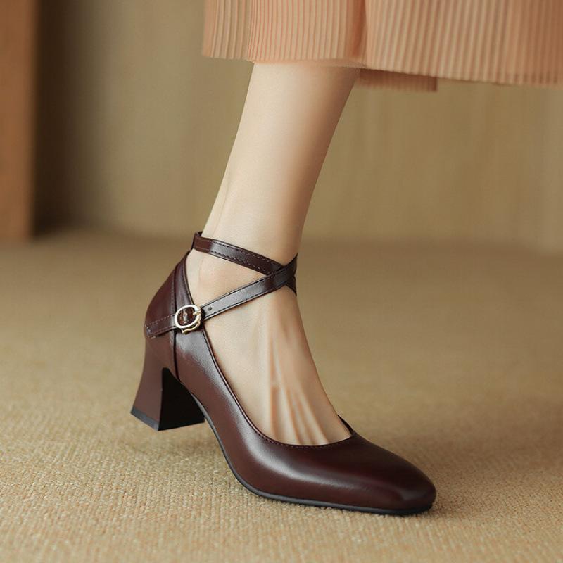 

New women s leather shoes black casual high heels wear women s single shoes buckle square head square heel leather shoes soft sole 39 коричневый