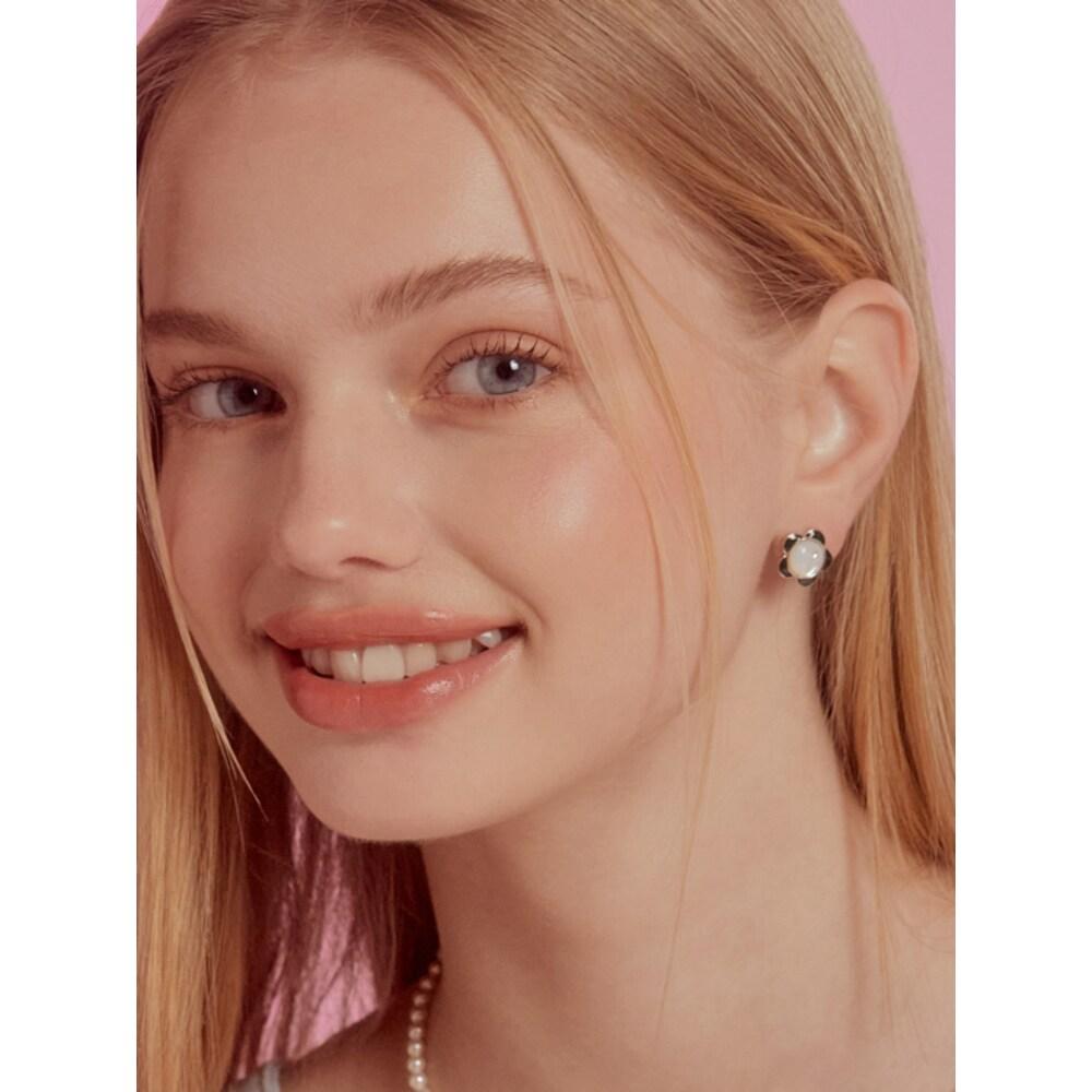 Mother Of Pearl Flower Earrings Ec1911