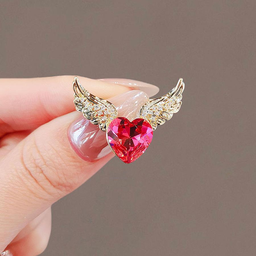 Chic Butterfly Brooch for Women - High-End Fashion Corsage