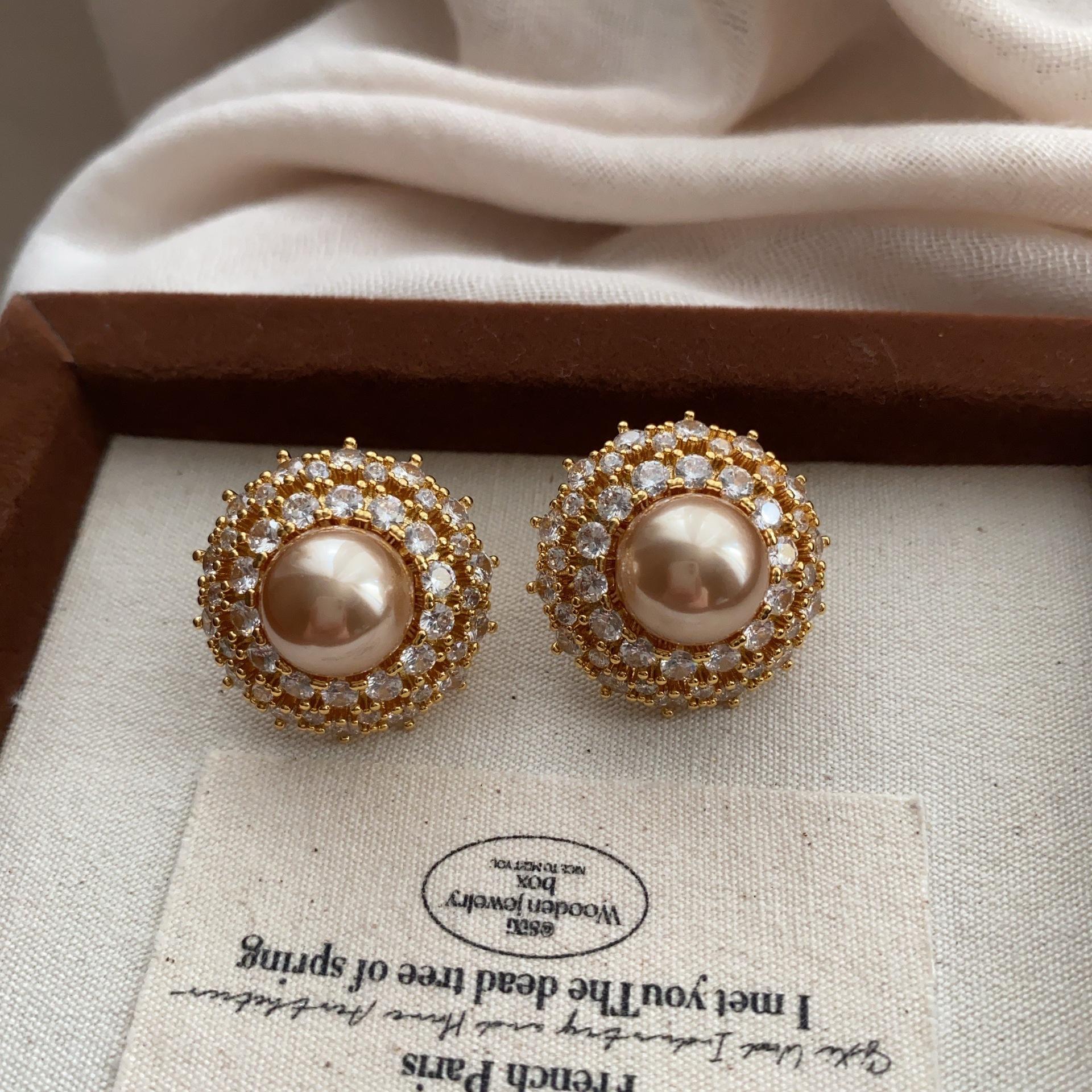 

Round pearl micro-inlaid zircon stud earrings gorgeous court niche simple light luxury high-end versatile retro earrings