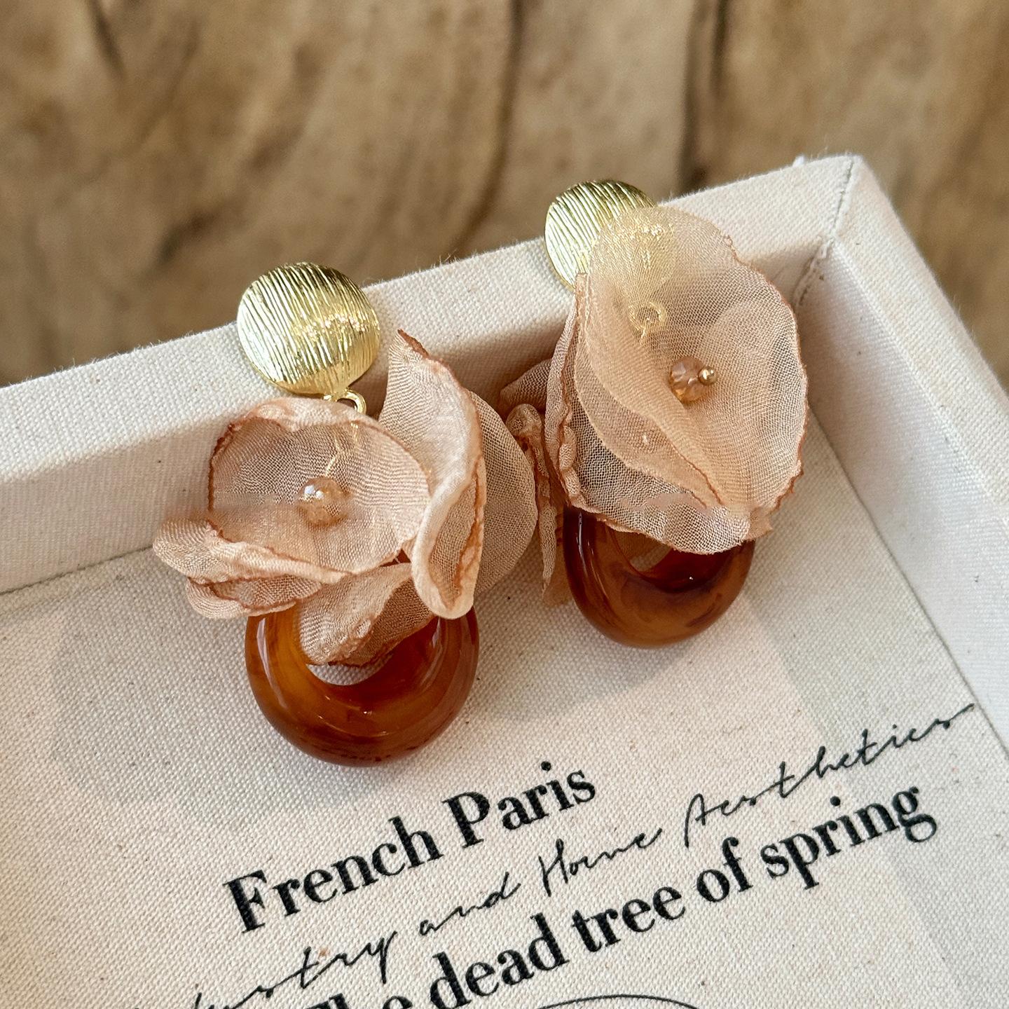 

Silver needle fabric flower resin geometric stud earrings French super fairy retro casual earrings niche high-end earrings women