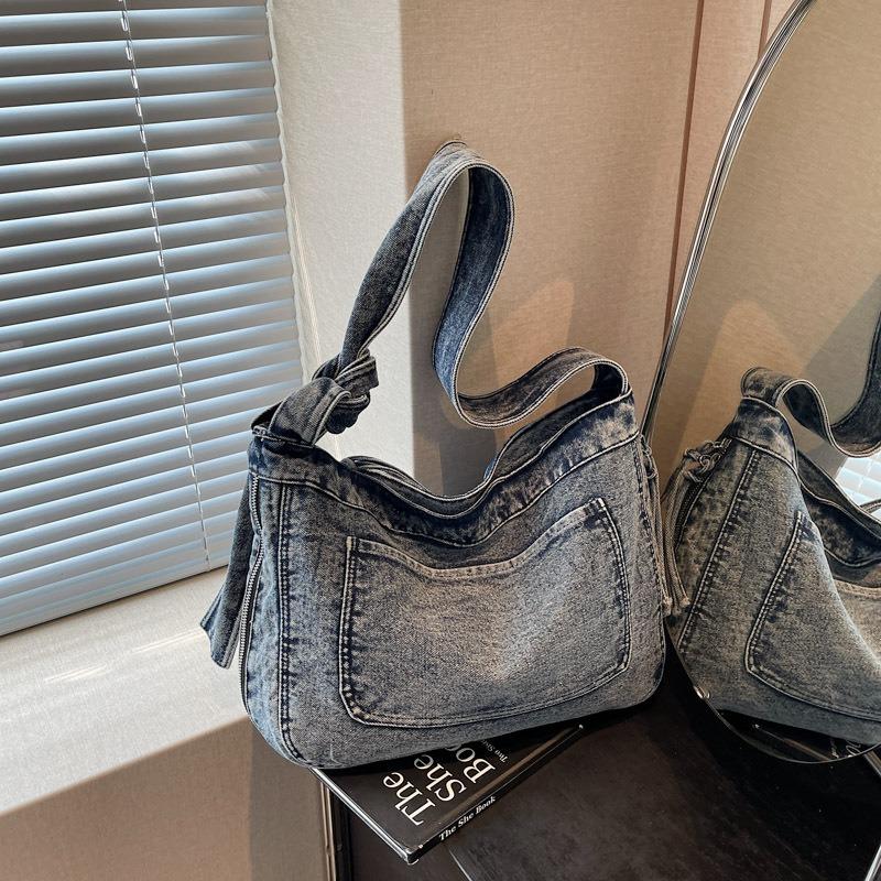 

Lazy retro denim tote bag women s large-capacity college student class bag commuter shoulder messenger bag джинсовий синього кольору