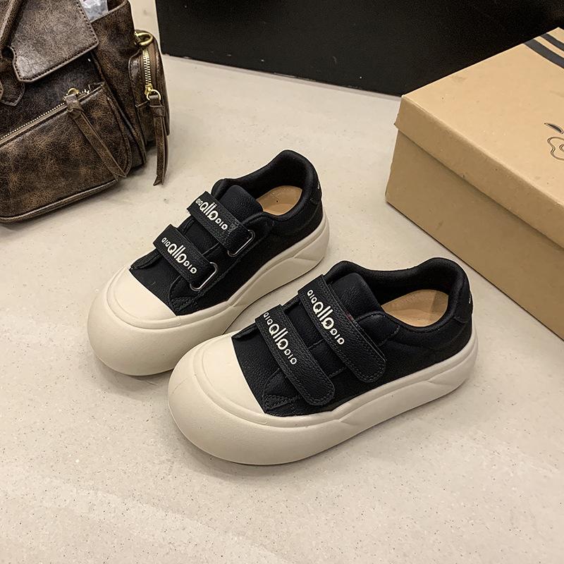 

2025 autumn new matte single shoes platform heightening casual board shoes women s retro versatile Velcro bread shoes 40