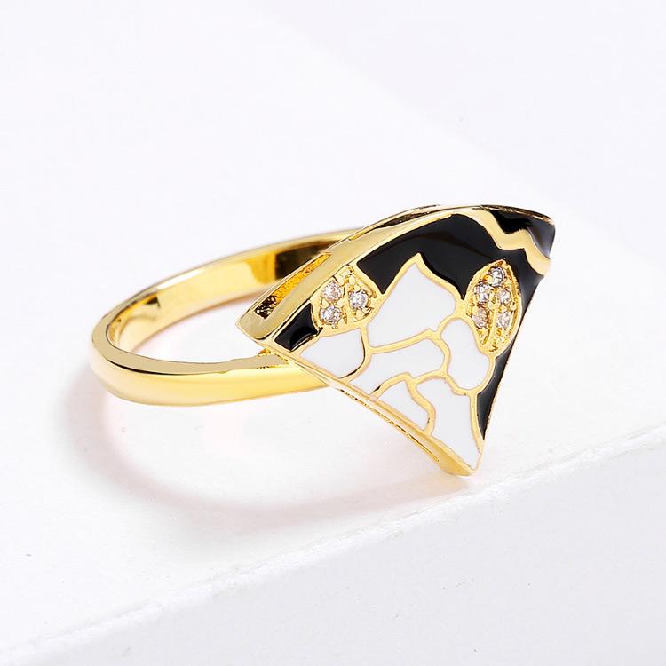 Creative Scallop Lady Ring Fashion Flower Black and White Handcrafted Enamel Ring Party