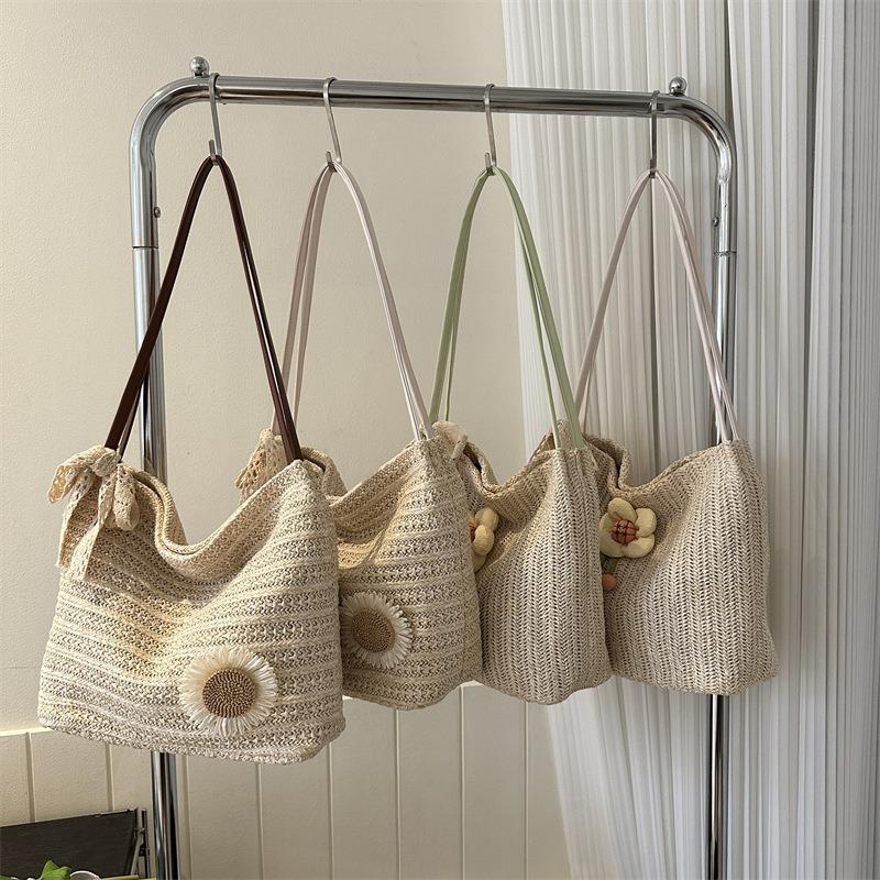 Straw Bag Summer New Product Bucket Bag Girl Heart Niche Casual Woven Beach Bag