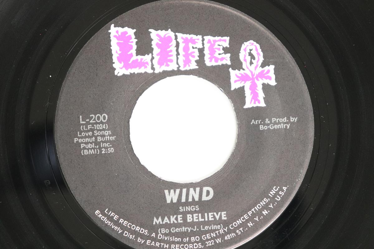 

7inch Record WIND - Make Believe / Groovin With Mr. Bl L200 LIFE 1969 US Rock Used