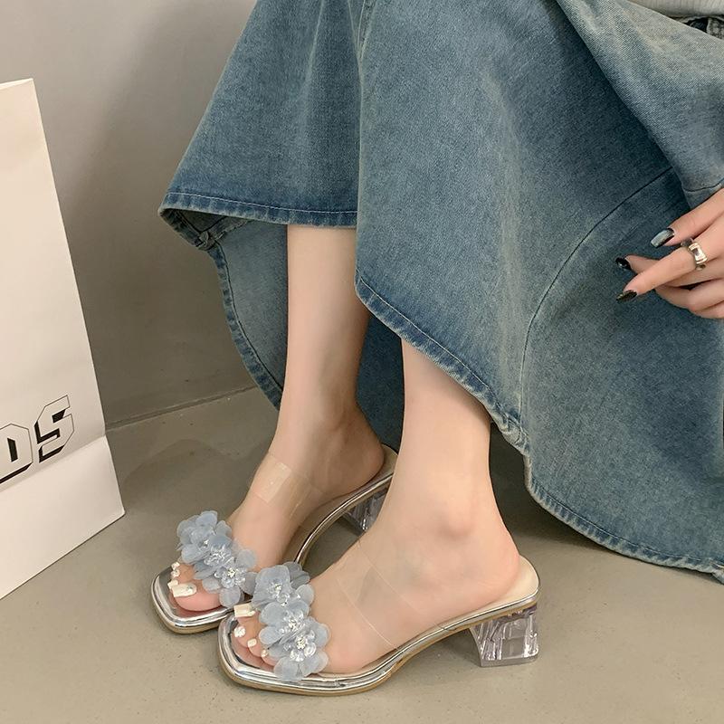 

Летом 2025 года новые женские хрустальные шлепанцы на толстом высоком каблуке удобны и универсальны, а модные уличные шлепанцы 40 серебряный