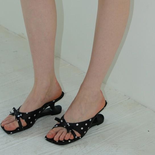 [Spot] Original design niche retro handmade minimalist bow polka dot special-shaped high-heeled sandals women