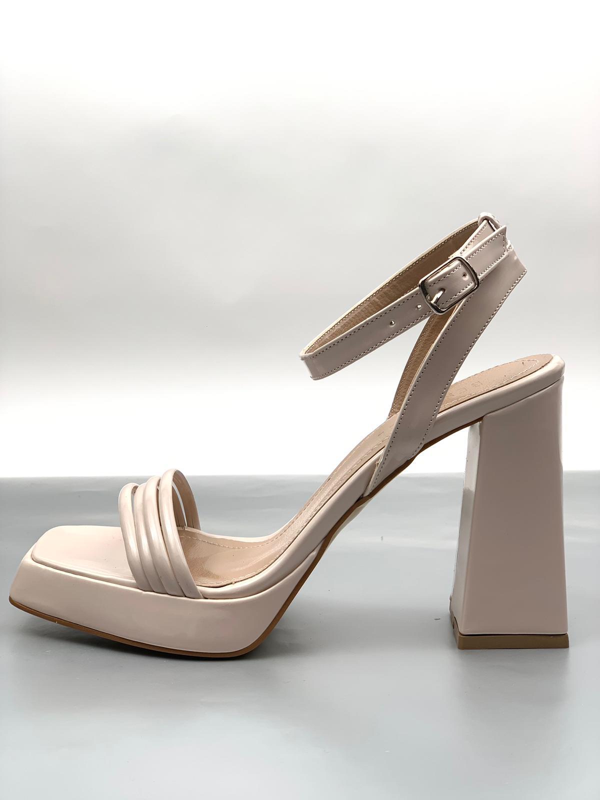 

Basskan Nut Tumb Patent Leather High Sole Platform 3 piping Buckled Shoes