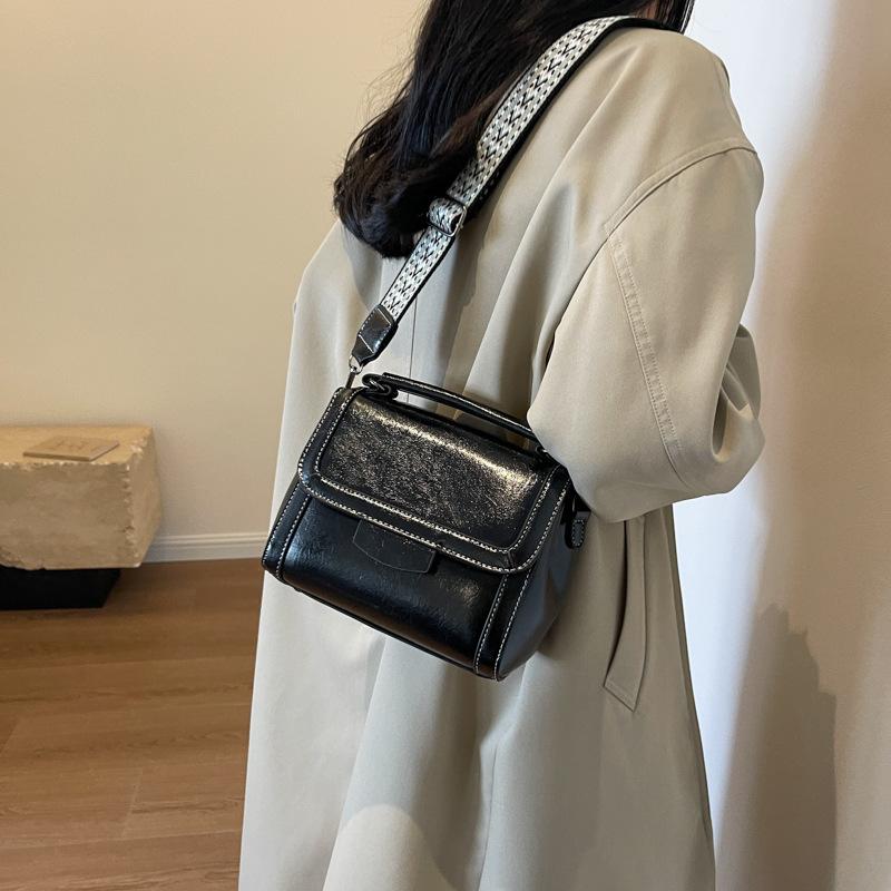 Bag Women's Texture Fashion Casual Handbag New Autumn and Winter Student Shoulder Crossbody Bag