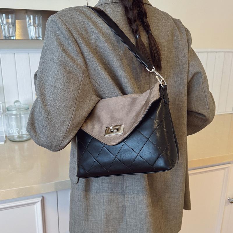 Large-capacity retro bag women's autumn and winter 2025 new versatile diamond messenger bag single shoulder underarm commuter small square bag