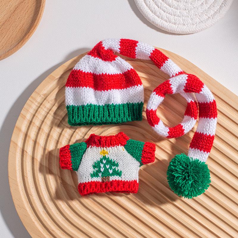 

Рождественский свитер Лабубу и набор аксессуаров для всех поколений Брелок 17cm