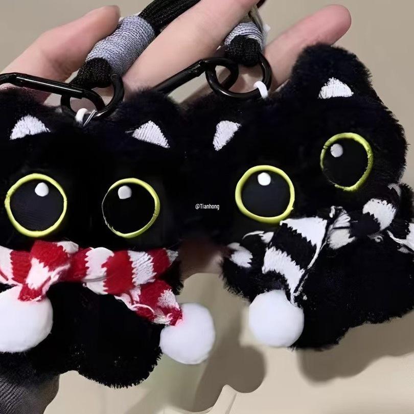 Pluszowy breloczek Czarny Kot: Urocza zawieszka do plecaka dla studentów i par