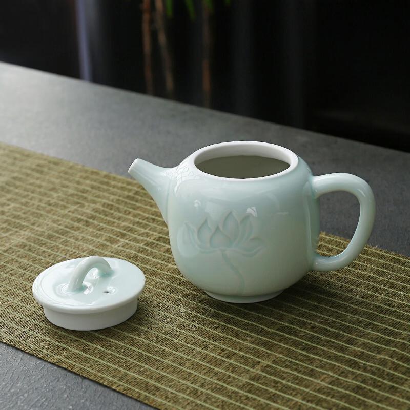 Chinese Ceramic Lotus Theme 10-Piece Tea Set