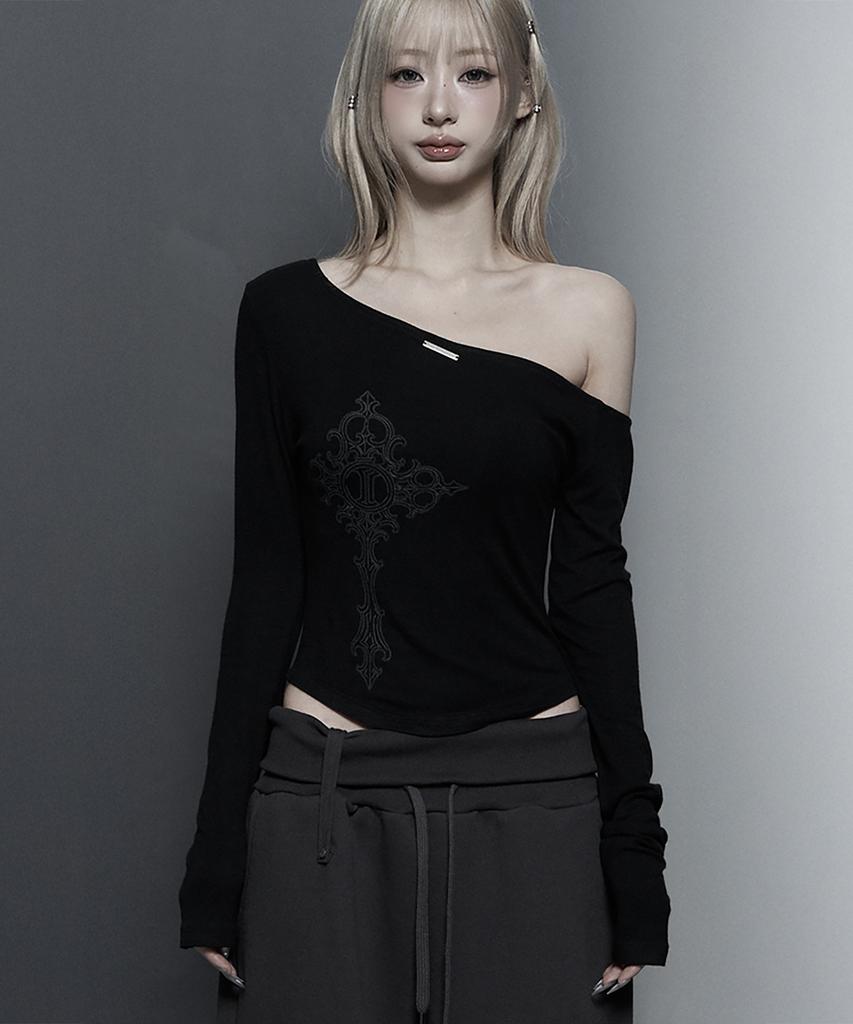 ETRE AU SOMMET Lettering Printing One-Shoulder Long Sleeve Top (Black)