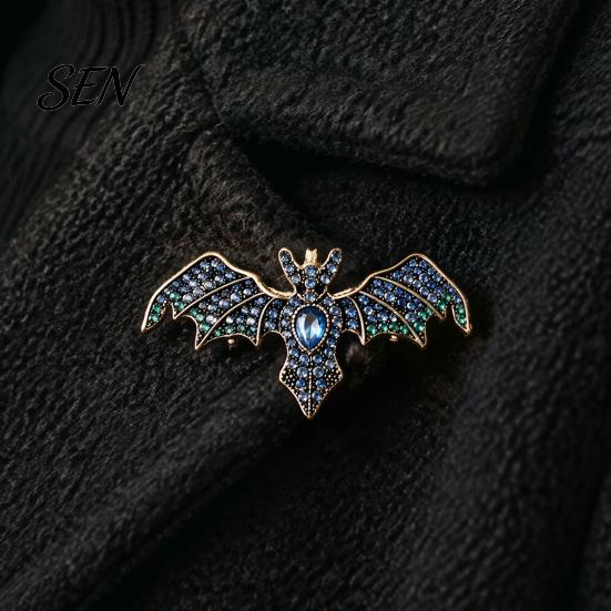 Bat Shaped Pin Halloween Rhinestone Brooch, Retro Gothic Lapel Punk Style Animal Badge Pin, Jewelry Accessory for Clothing Bags Scarves Sweaters Metal