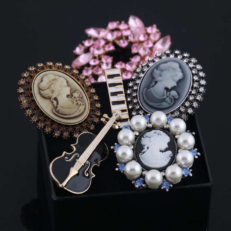 Japanese Style Luxury Brooch: Elegant High-End Women's Pin for Sweater or Lapel