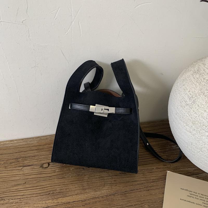 Niche Large-capacity Women's Armpit Bag Autumn New Suede Tote Bag Simple Shoulder Commuter Bag