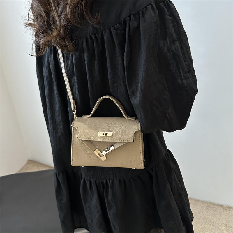 Summer New Small Bag Women's Bag 2024 Summer New Trendy Fashion Simple Messenger Bag Casual Retro Handbag