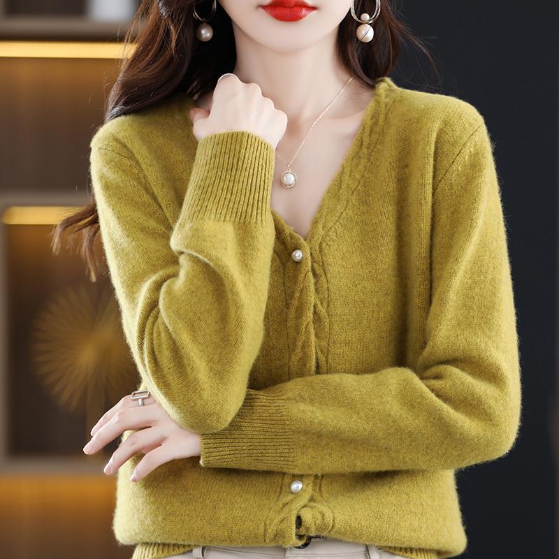 Dámský kašmírový kardigan Qinghe kašmír 30% kašmír 70% vlna podzimní a zimní kašmírový zahuštěný kardigan měkký a hřejivý