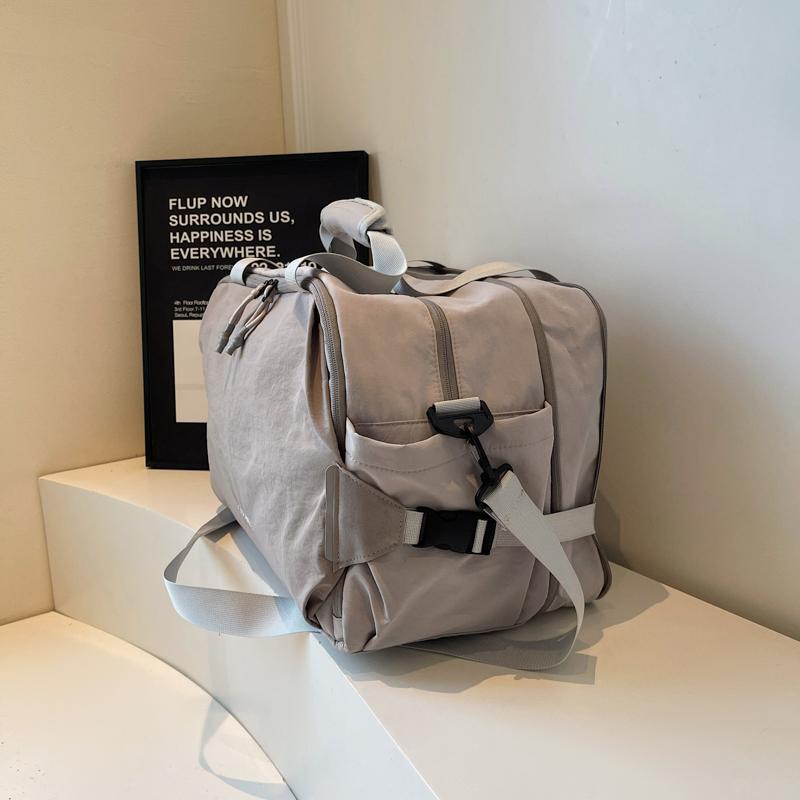 Compact Travel Duffel Bag with Adjustable Shoulder Strap Multiple Pockets Lightweight Weekender Bag