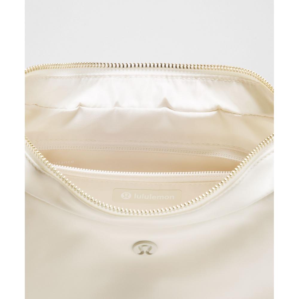Lululemon City Essentials Shoulder Bag 4l Light Ivory Gold