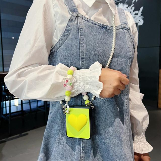 

Портативный браслет с 3d милыми сердечками и бусинами для Samsung Galaxy Z Flip 4 3, чехол с жемчугом, ремешок через плечо For Galaxy Z Flip 4