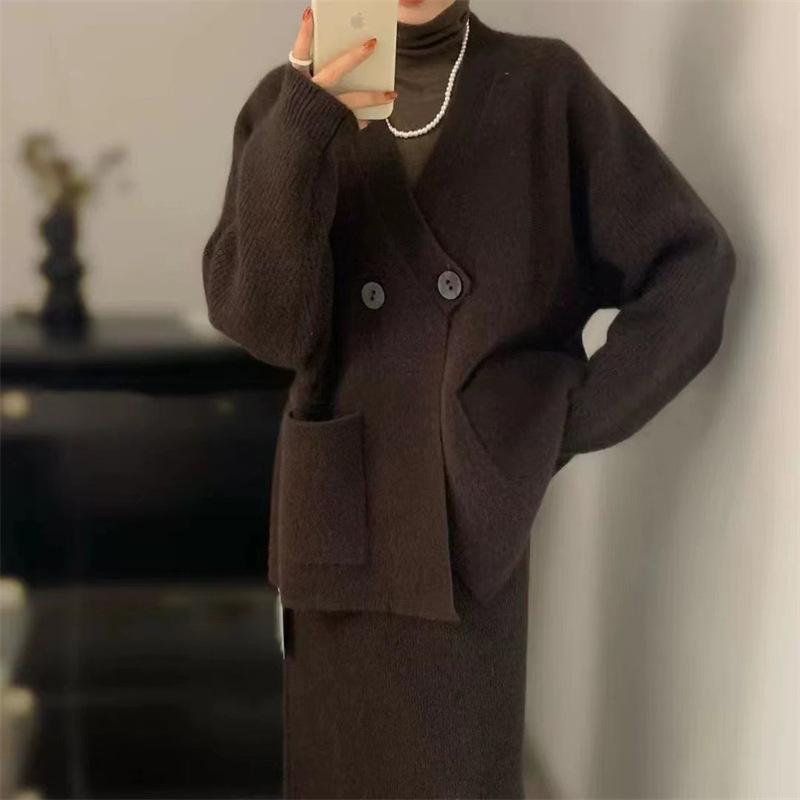 High-end and Niche Gold Coin Knitted Cardigan Design Sense, Two-button Loose Solid Color Casual Sweater Coat for Autumn and Winter