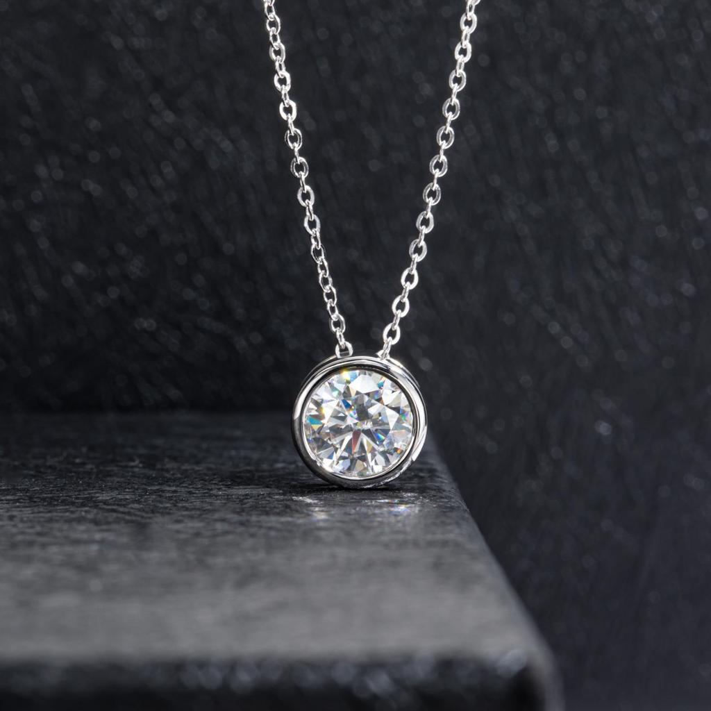 925 Sterling Silver Moissanite Pendant Necklace, Women's Versatile Fashion, Ideal for Valentine's Day or Birthday Gift