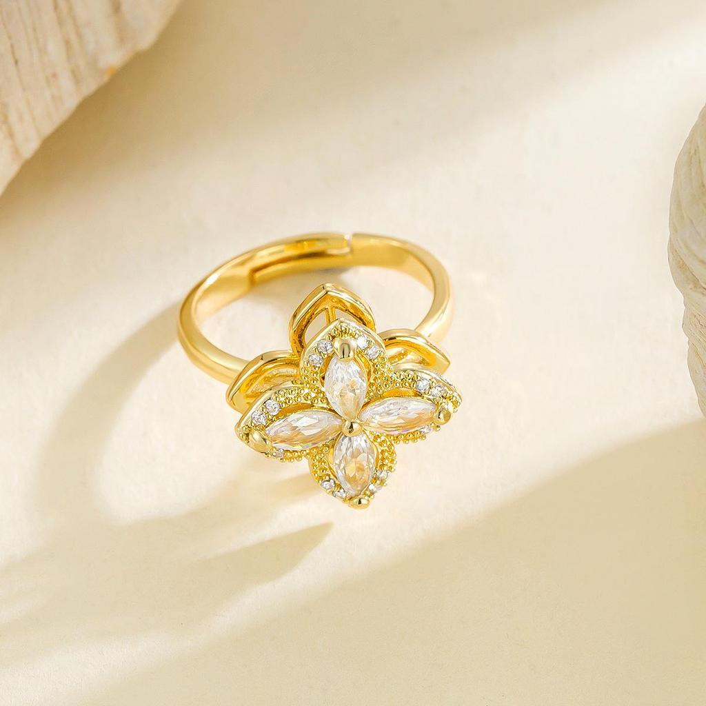 Women's Four-Leaf Clover Rotating Zircon Ring - Elegant Style