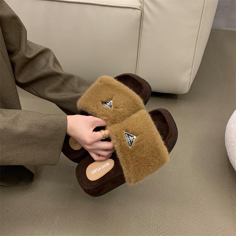 

Thick-bottomed fluffy slippers for women s outer wear 2025 new autumn and winter fashion versatile metal buckle one-word flat-bottomed cotton slippers 35 чёрный