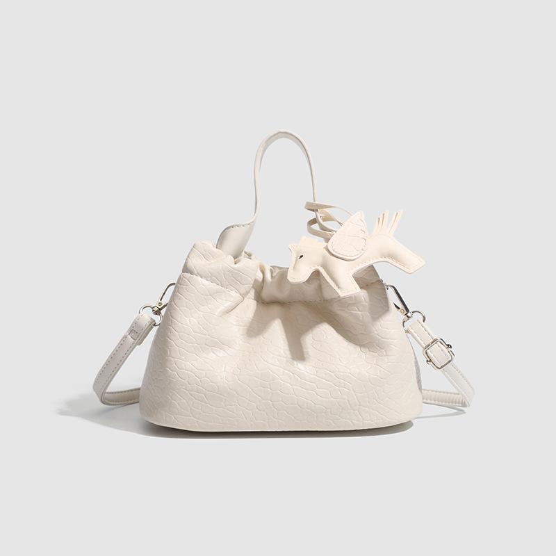 

2025 solid color PU trendy personalized shoulder bag, messenger bag, pleated pull belt, small gold bead metal chain women s bag