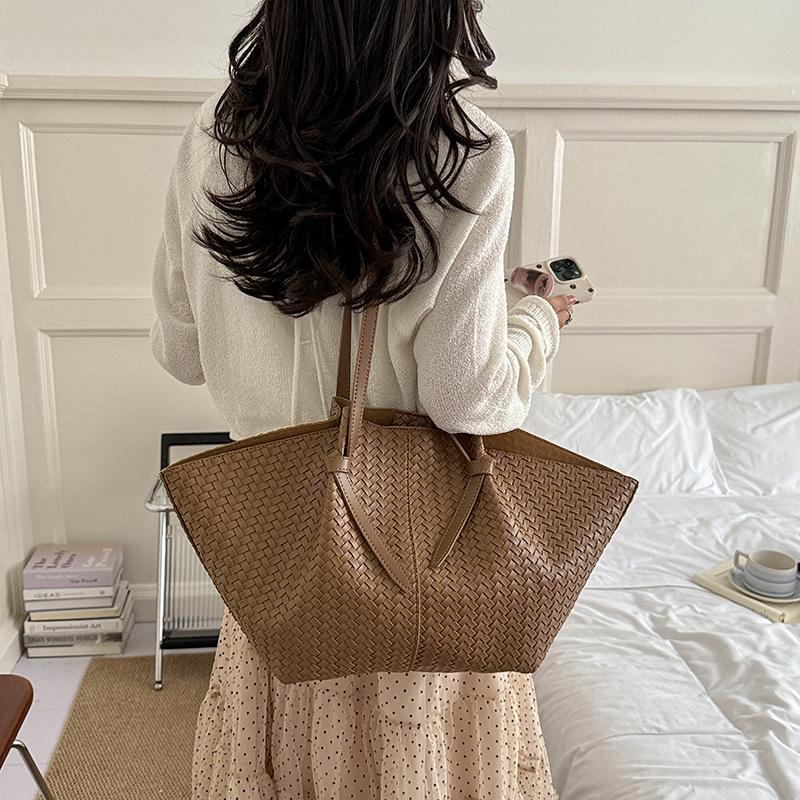 Woven Leather Tote Bag for Women Large Capacity Shoulder Handbag for Work and Shopping