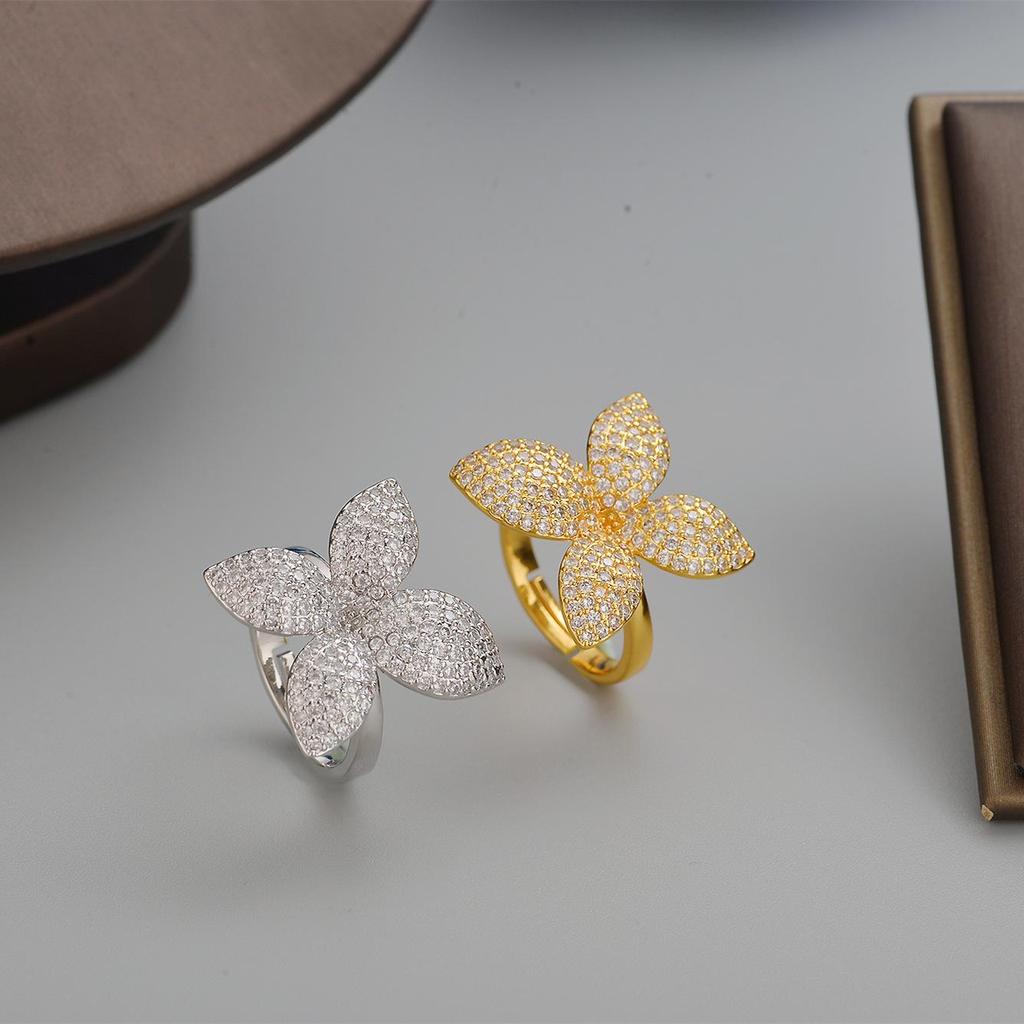 Elegant Light Luxury Full Diamond Flower Openwork Necklace Set - Versatile Jewelry for Women