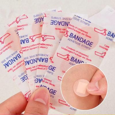 100 Adet Mini Su Geçirmez Yara Yaması Yapışkanlı Sıva Bandajı Yuvarlak Desenli Yara Bandı Çıkartmaları Pansuman Banditas Çocuklar İçin